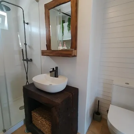 Living Luzia Nyaraló *