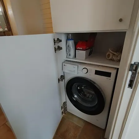 Living Luzia Nyaraló *